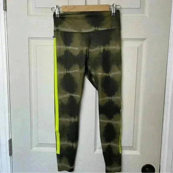 NIKE Women’s Yoga Leggings Lot Of 3 Leggings Sz XS/Small - Picture 13 of 16